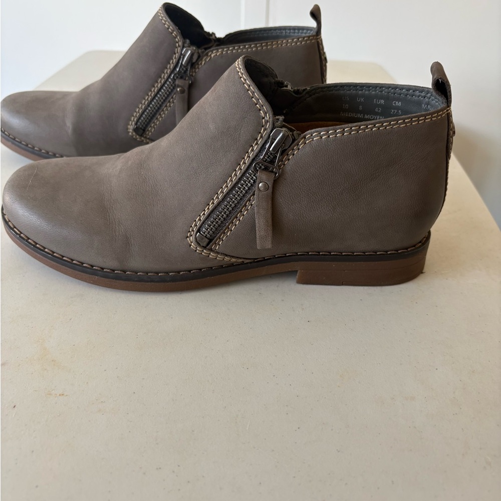 Hush Puppies Women’s Taupe-Brown Side-Zip Chukka Boots